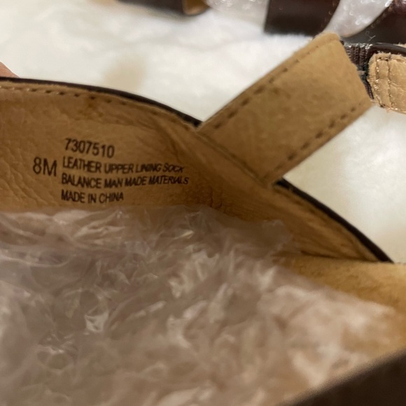 Soft spots Patent leather sandals - Picture 3 of 9